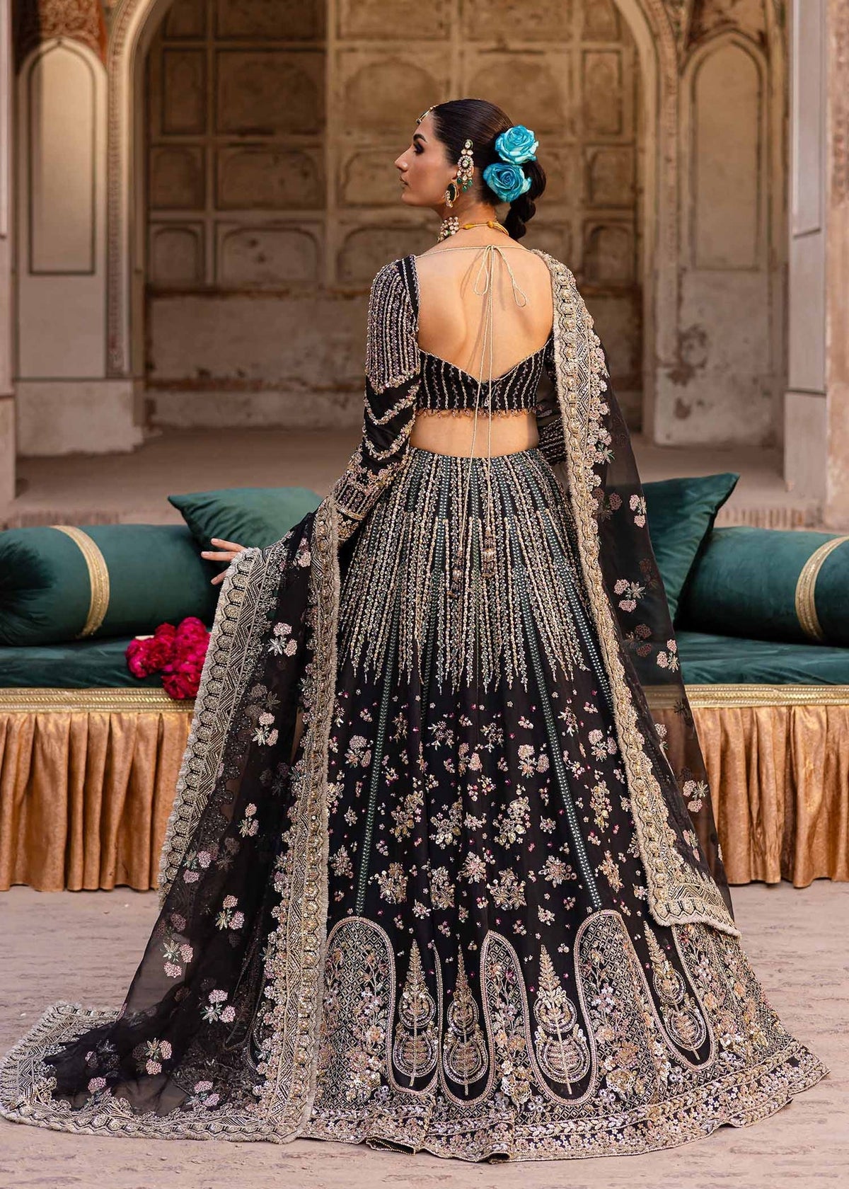 Akbar Aslam Nehaab embroidered neckline detail