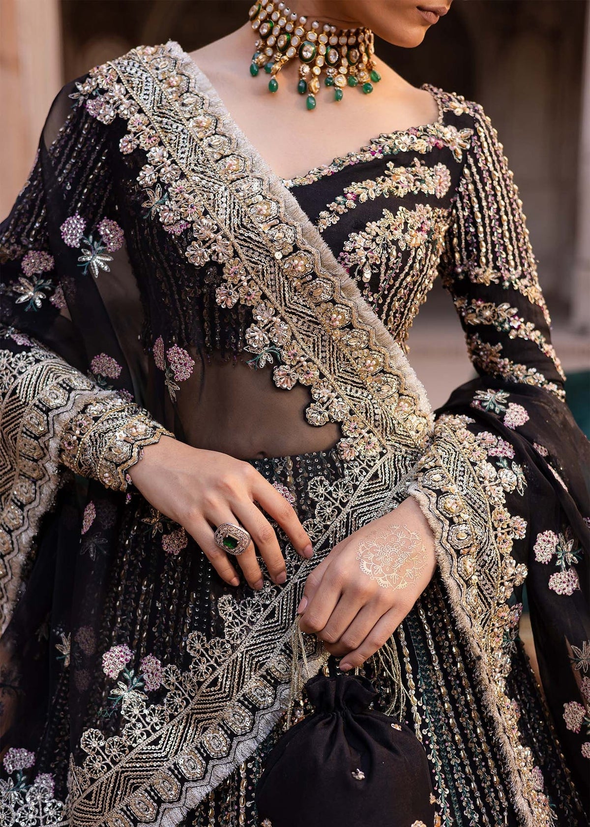 Akbar Aslam Nehaab dupatta border detail