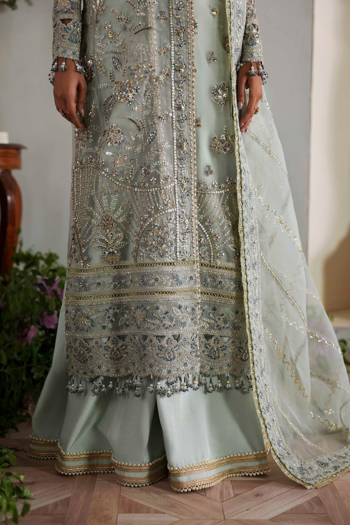 Akbar Aslam Aetheria dupatta border detail