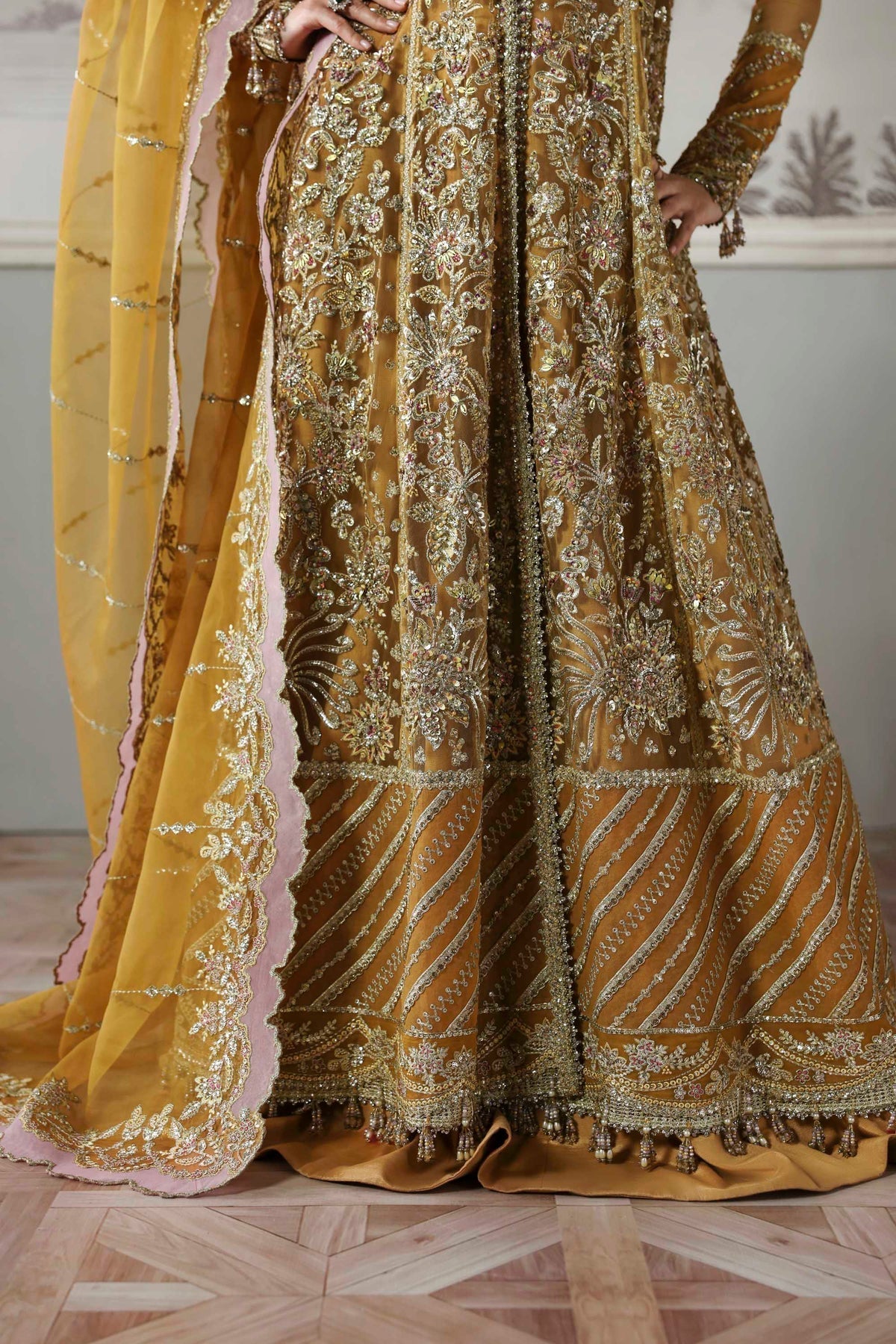Akbar Aslam Amoria dupatta border detail