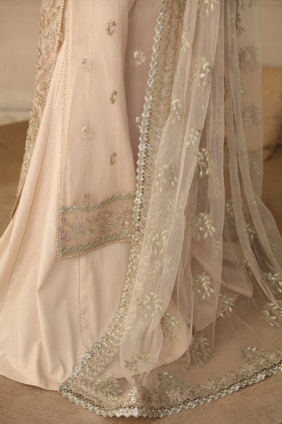 Akbar Aslam Imperia dupatta border detail