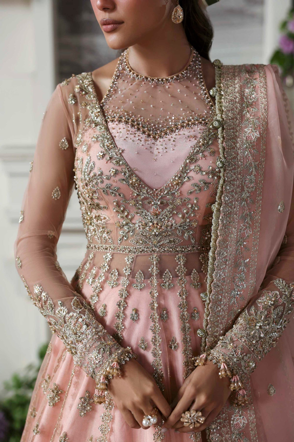 Akbar Aslam Sanoura dupatta border detail