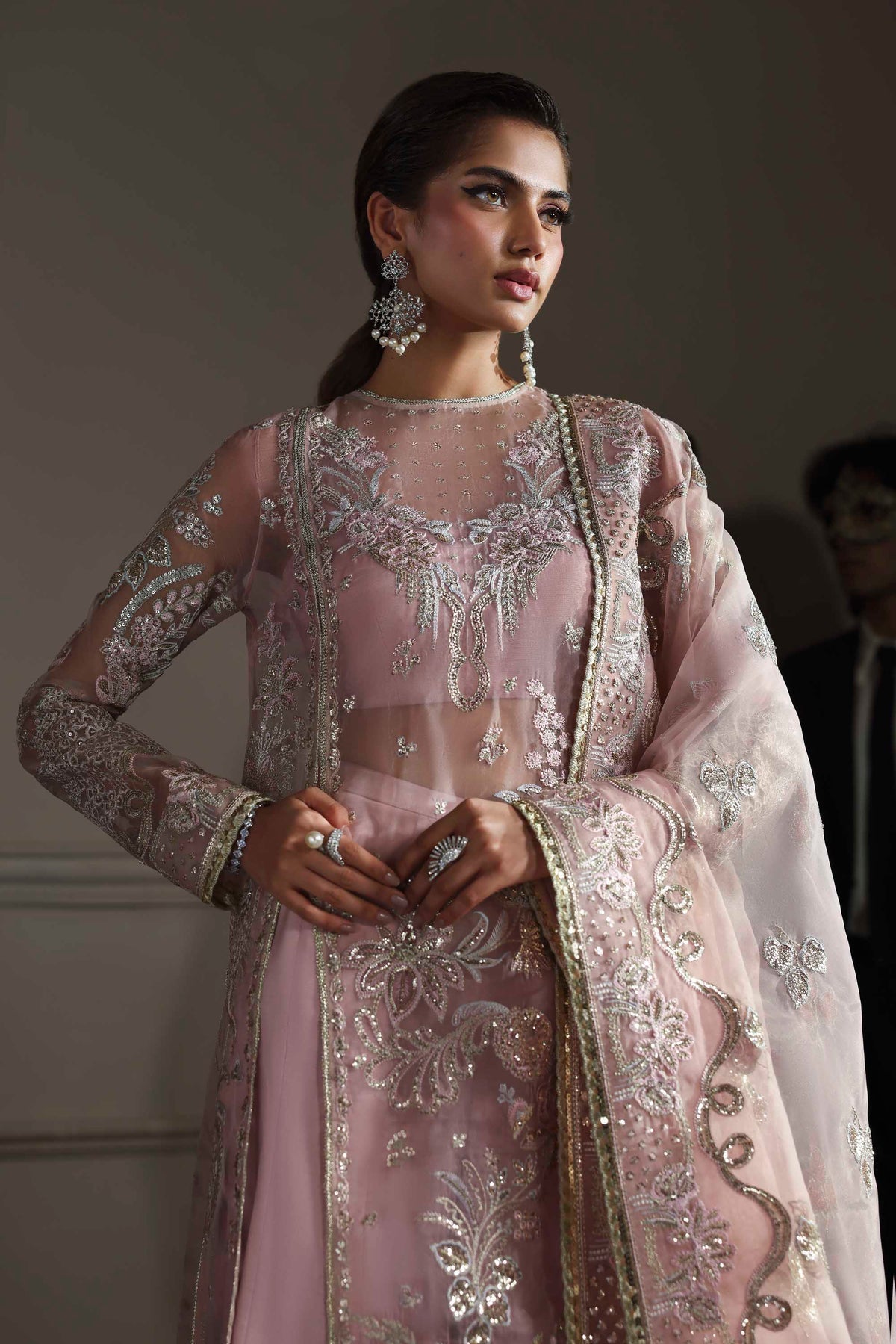 Akbar Aslam Shahmeena back view