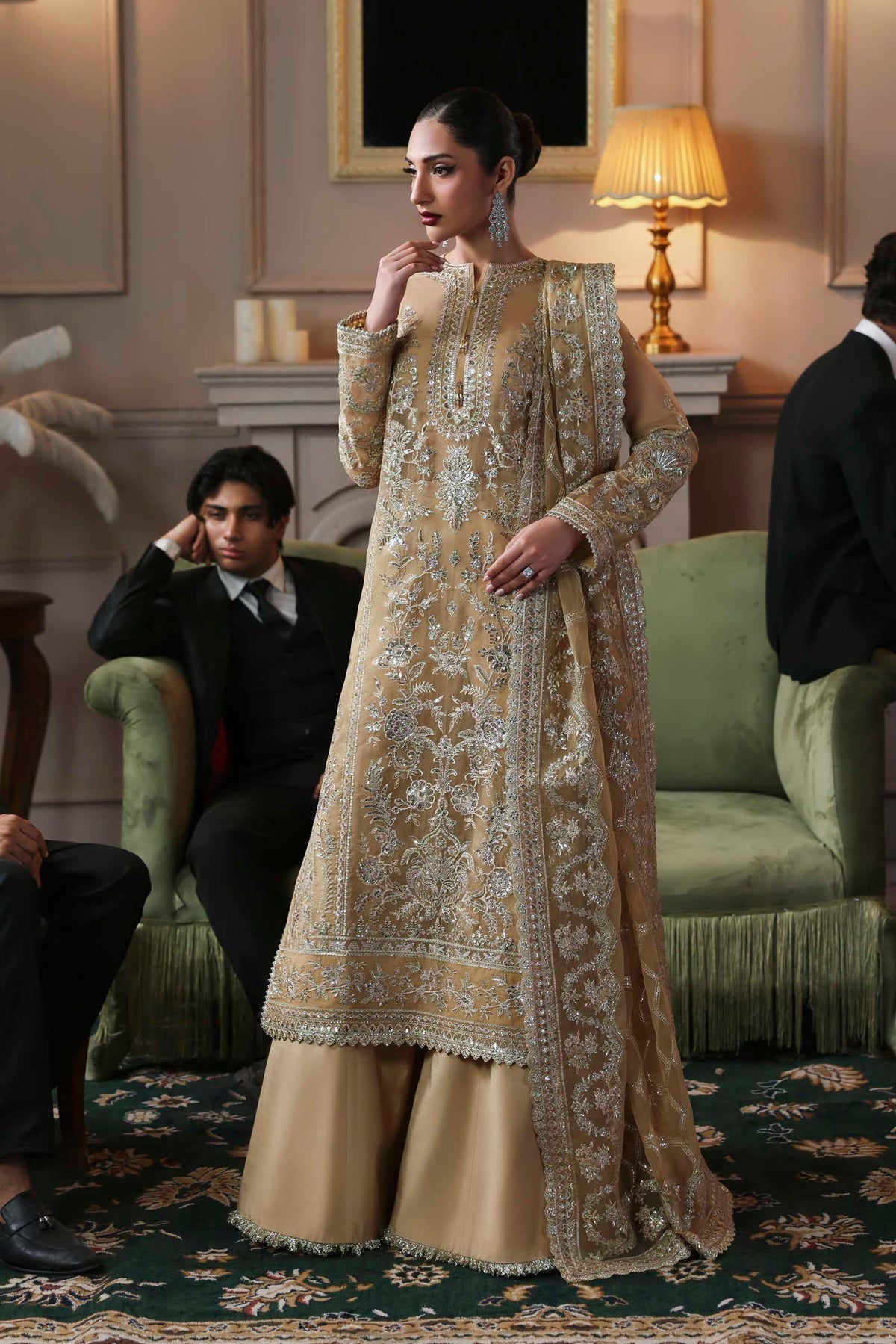 Model wearing Akbar Aslam Tajmeen shirt & trousers with dupatta