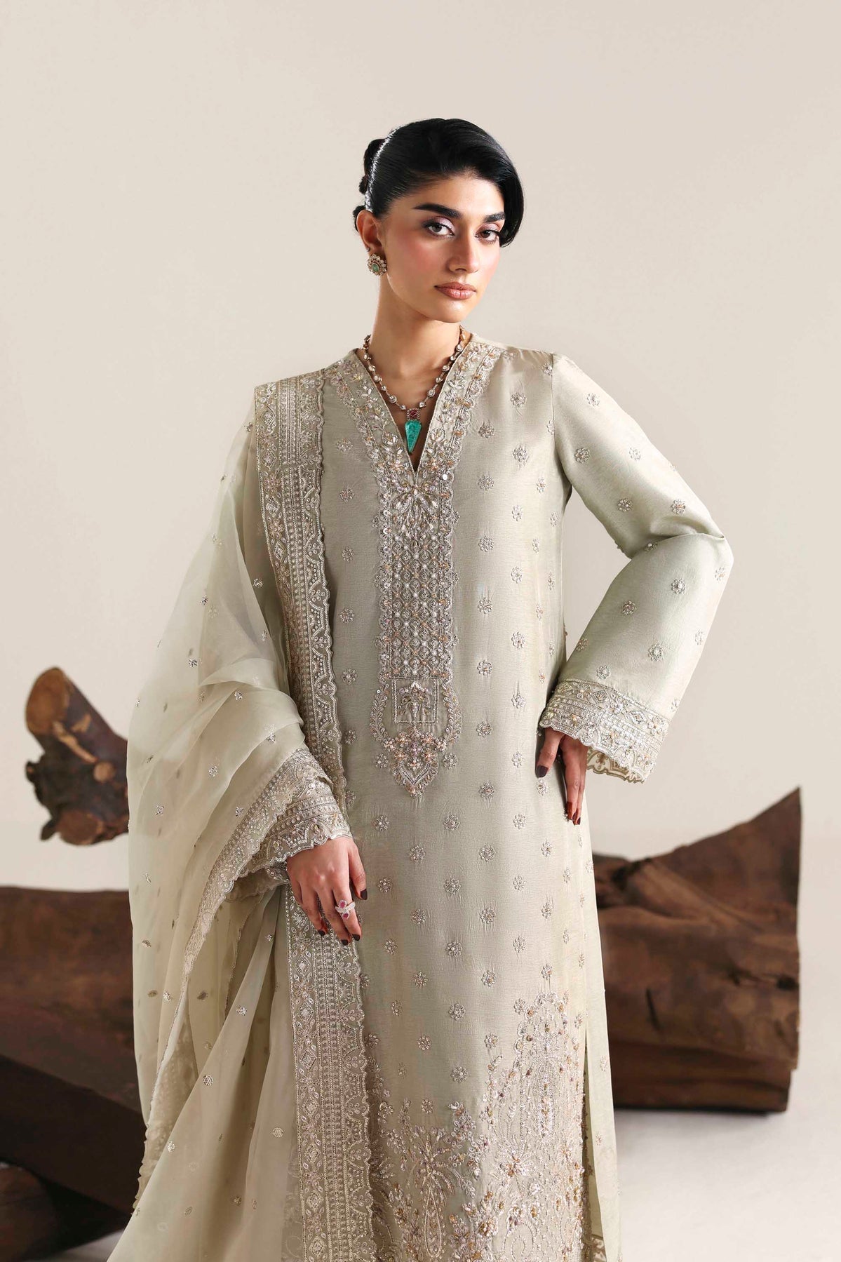 Akbar Aslam Aurex dupatta border detail