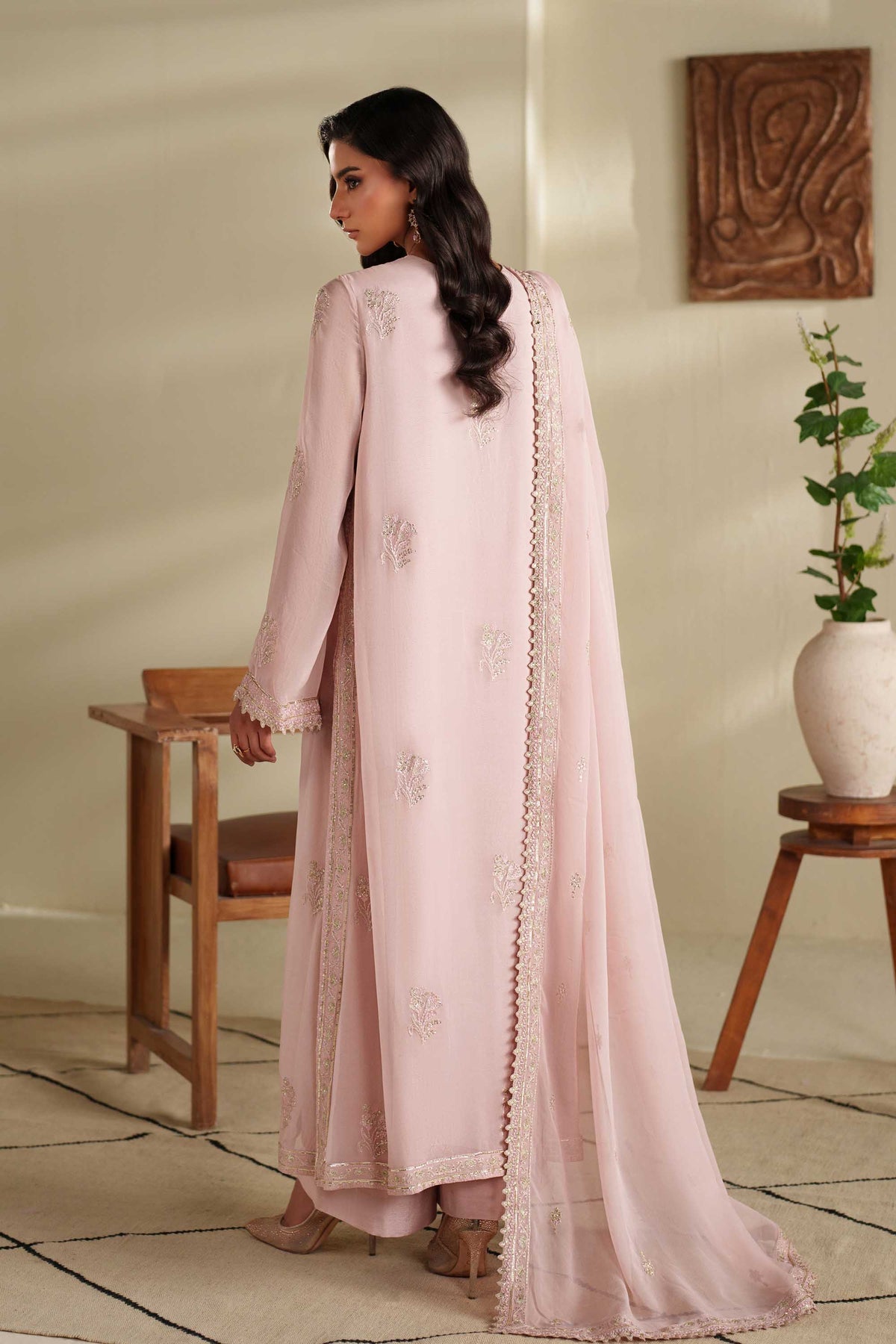 Akbar Aslam Friya embroidered neckline detail