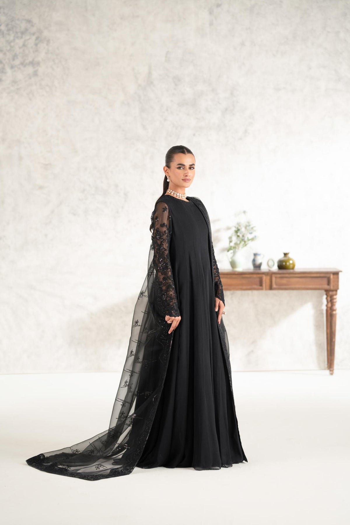 Akbar Aslam Islet embroidered neckline detail
