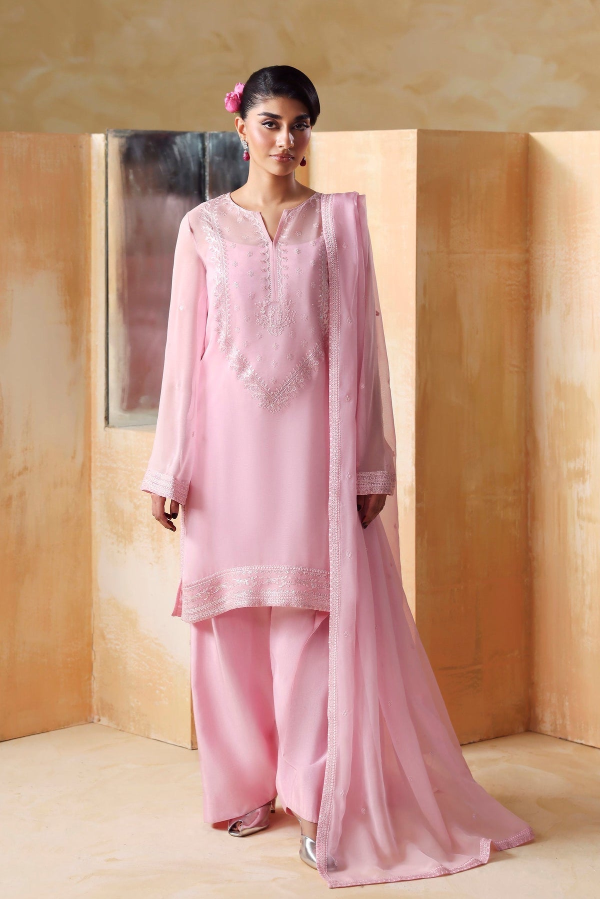 Model wearing Akbar Aslam Ornella shirt & trousers with dupatta