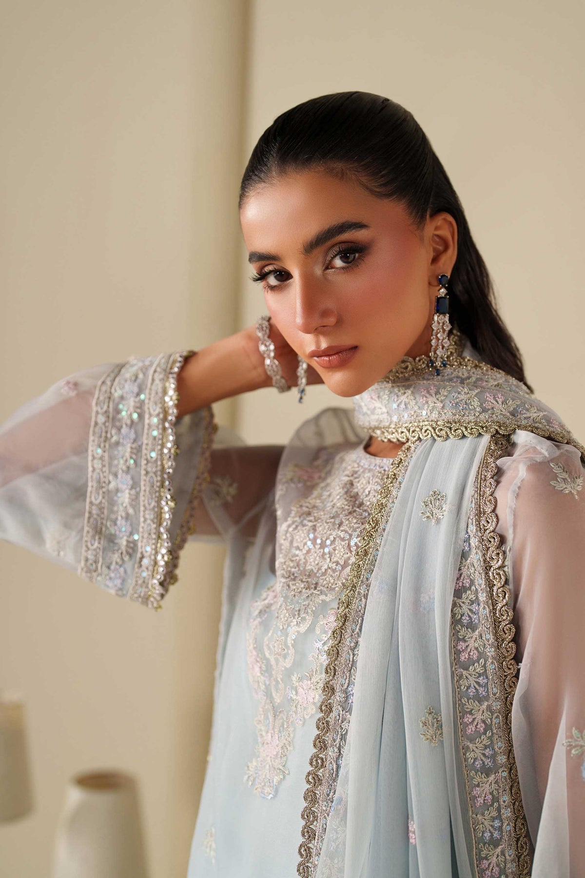 Akbar Aslam Poise dupatta border detail