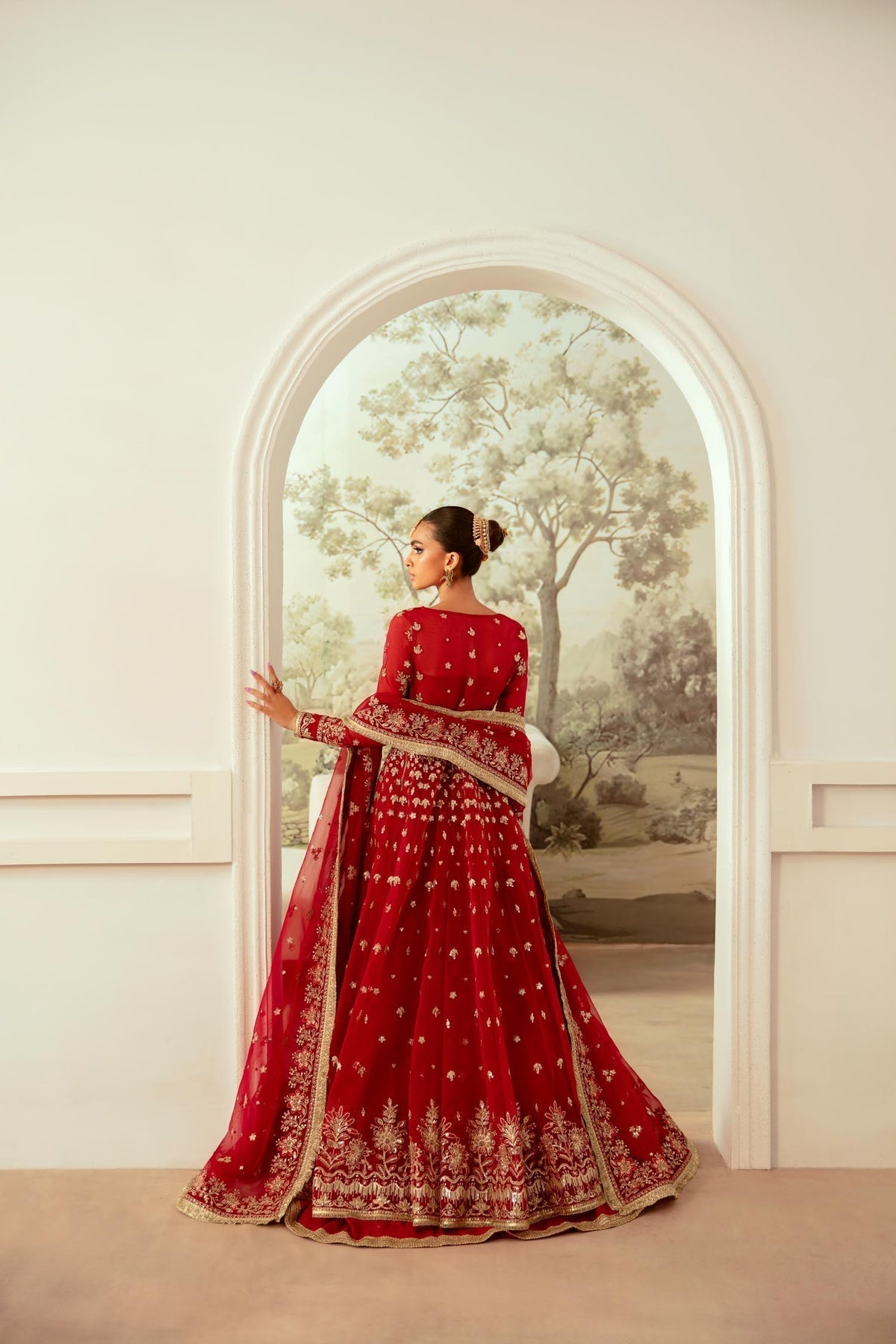 Akbar Aslam Sangre embroidered neckline detail