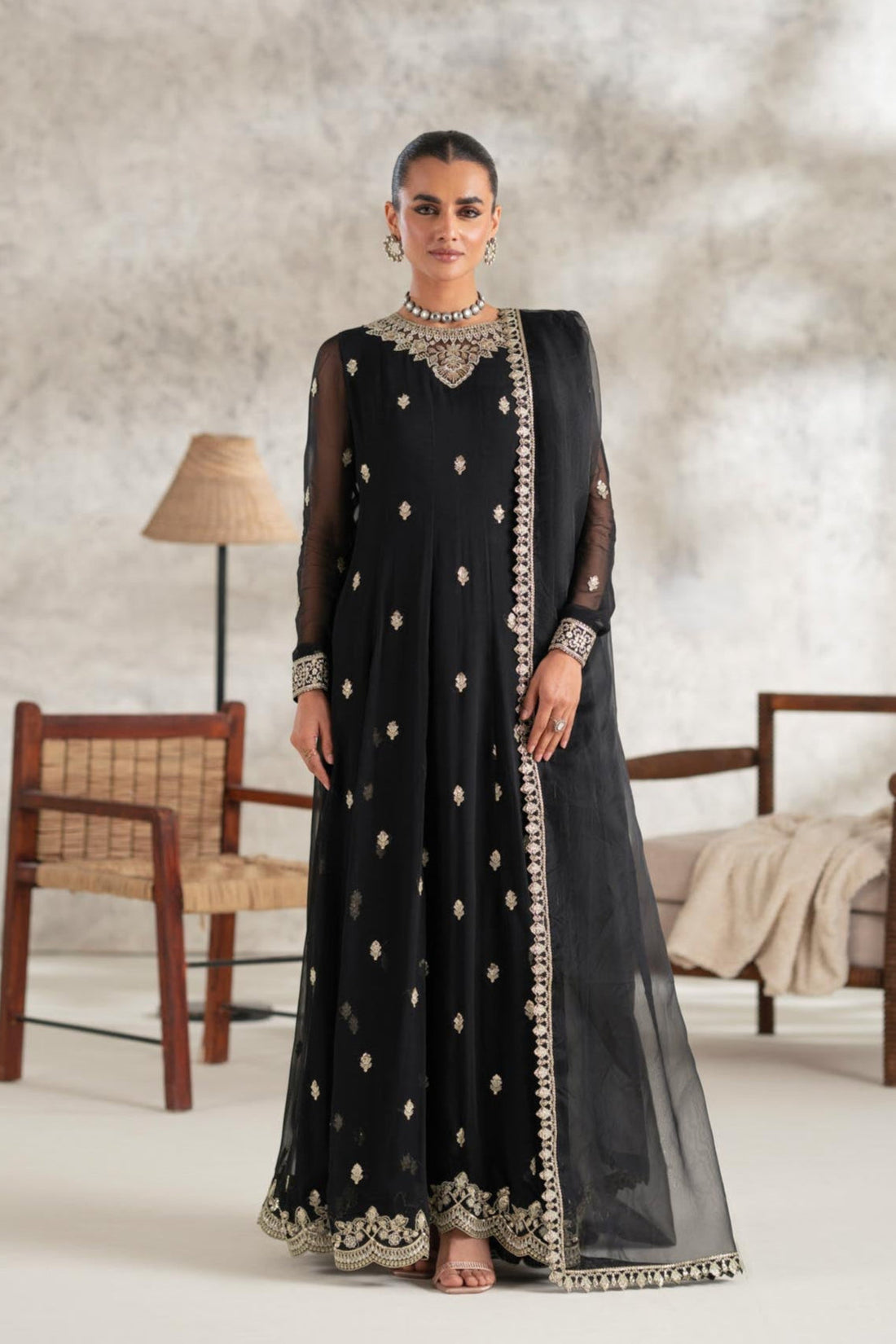 Model wearing Akbar Aslam Shabnam long shirt & trousers