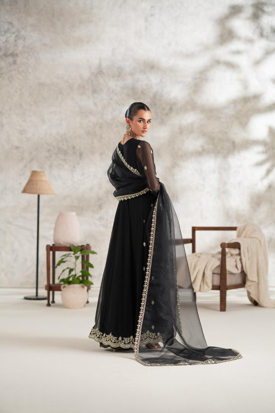 Model wearing Akbar Aslam Shabnam long shirt & trousers