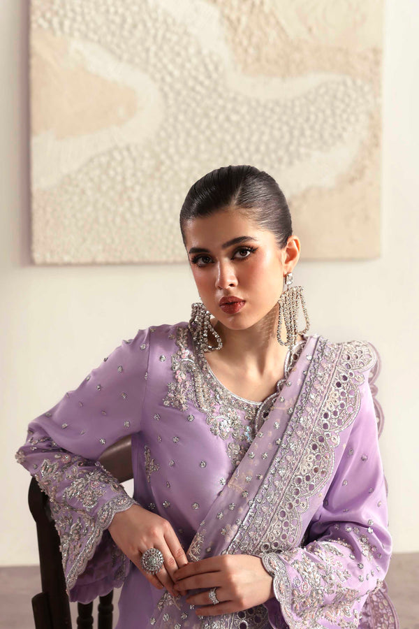 Akbar Aslam Champagne dupatta border detail