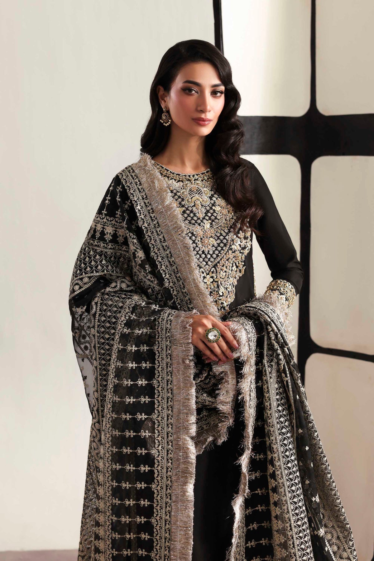 Akbar Aslam Onyx dupatta border detail