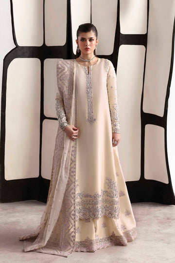 Model wearing Akbar Aslam Raue shirt & trousers with dupatta