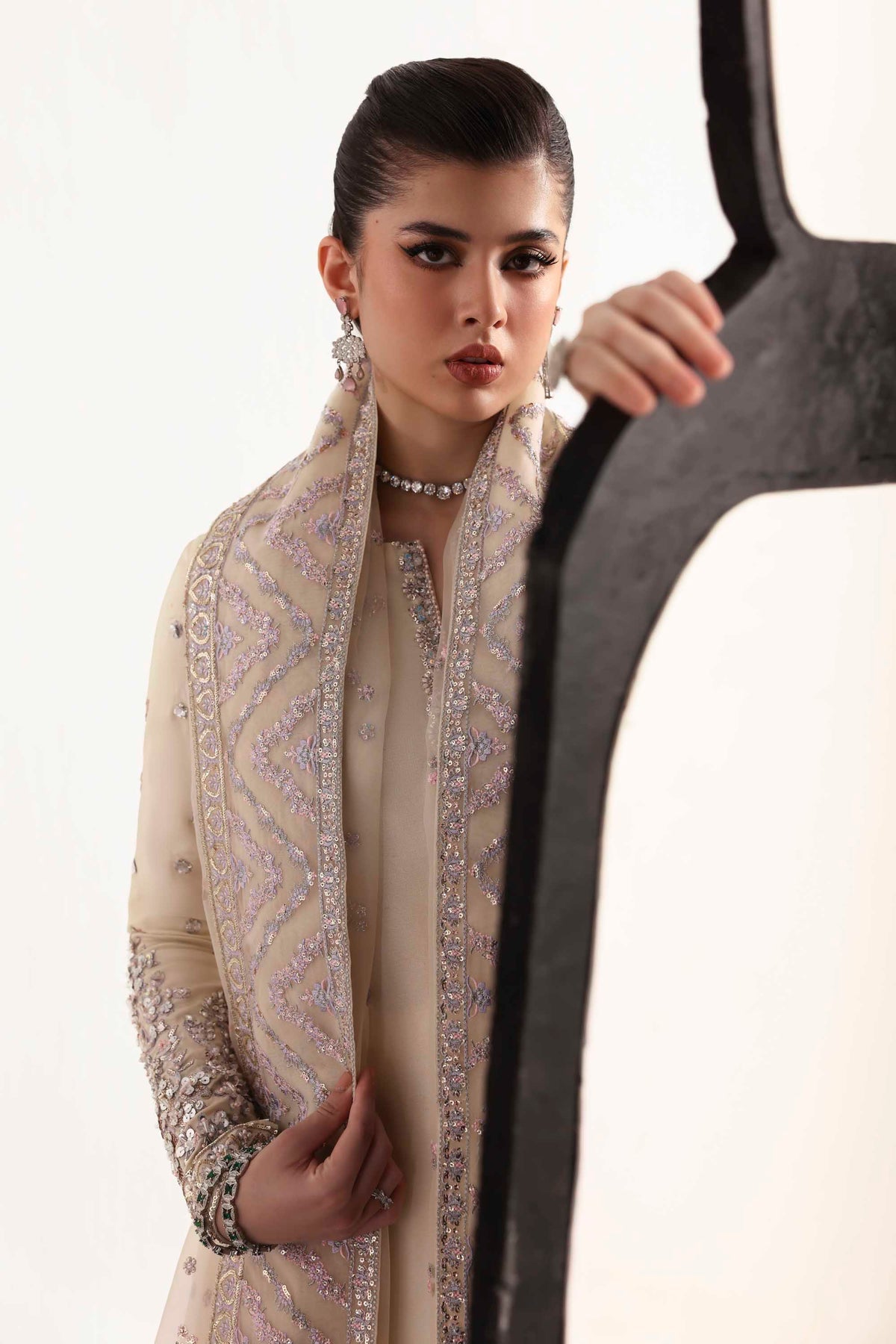 Akbar Aslam Raue dupatta border detail