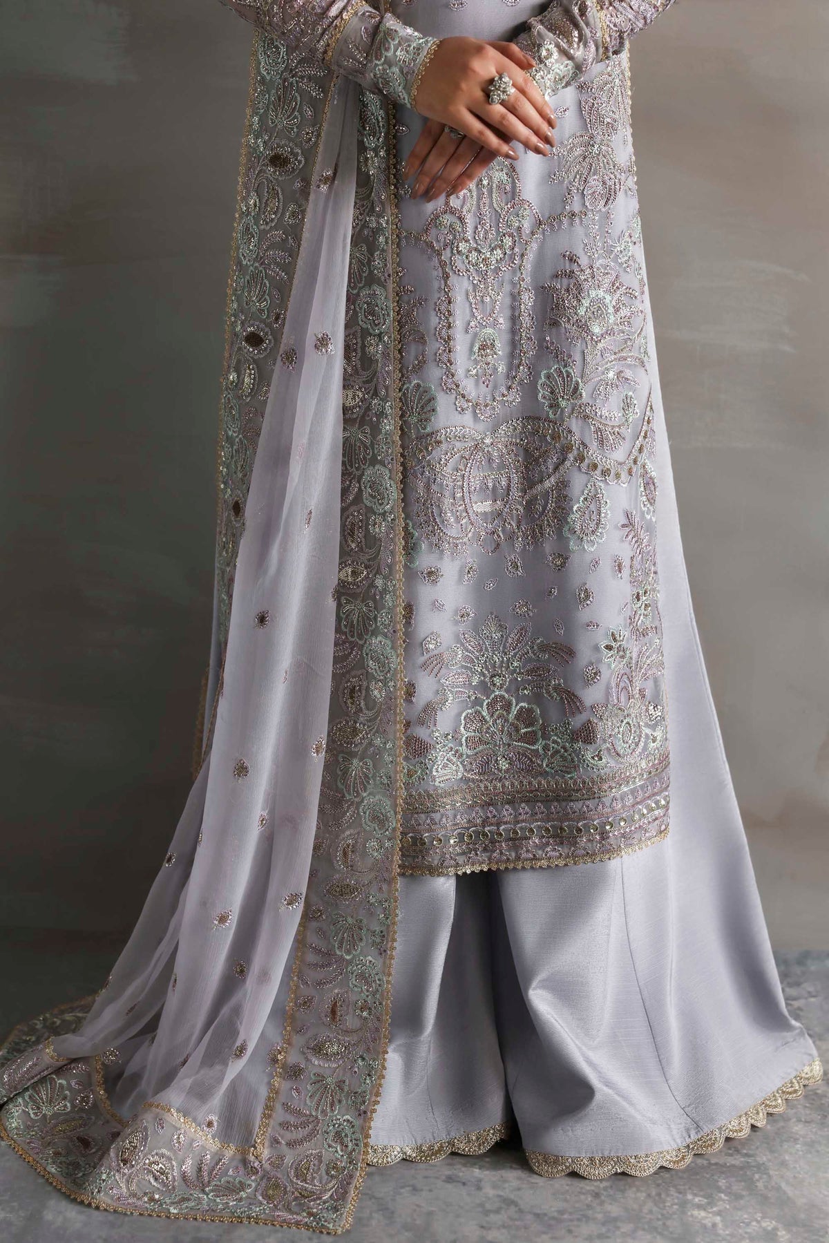 Akbar Aslam Emeraya dupatta border detail