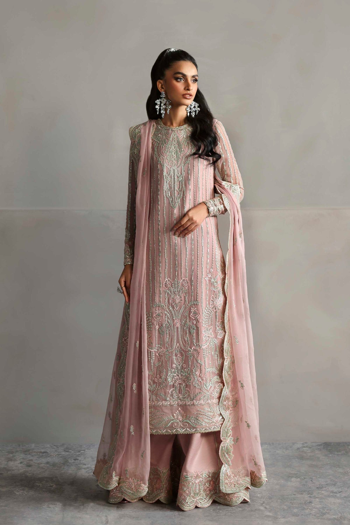 Model wearing Akbar Aslam Gulnour shirt & trousers with dupatta
