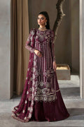 Model wearing Akbar Aslam Mahin embroidered shirt & trousers with dupatta
