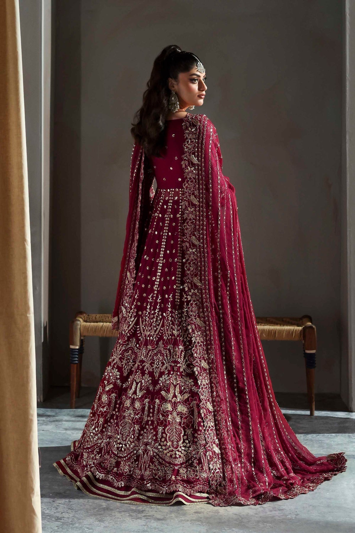 Akbar Aslam Mahroze embroidered neckline detail