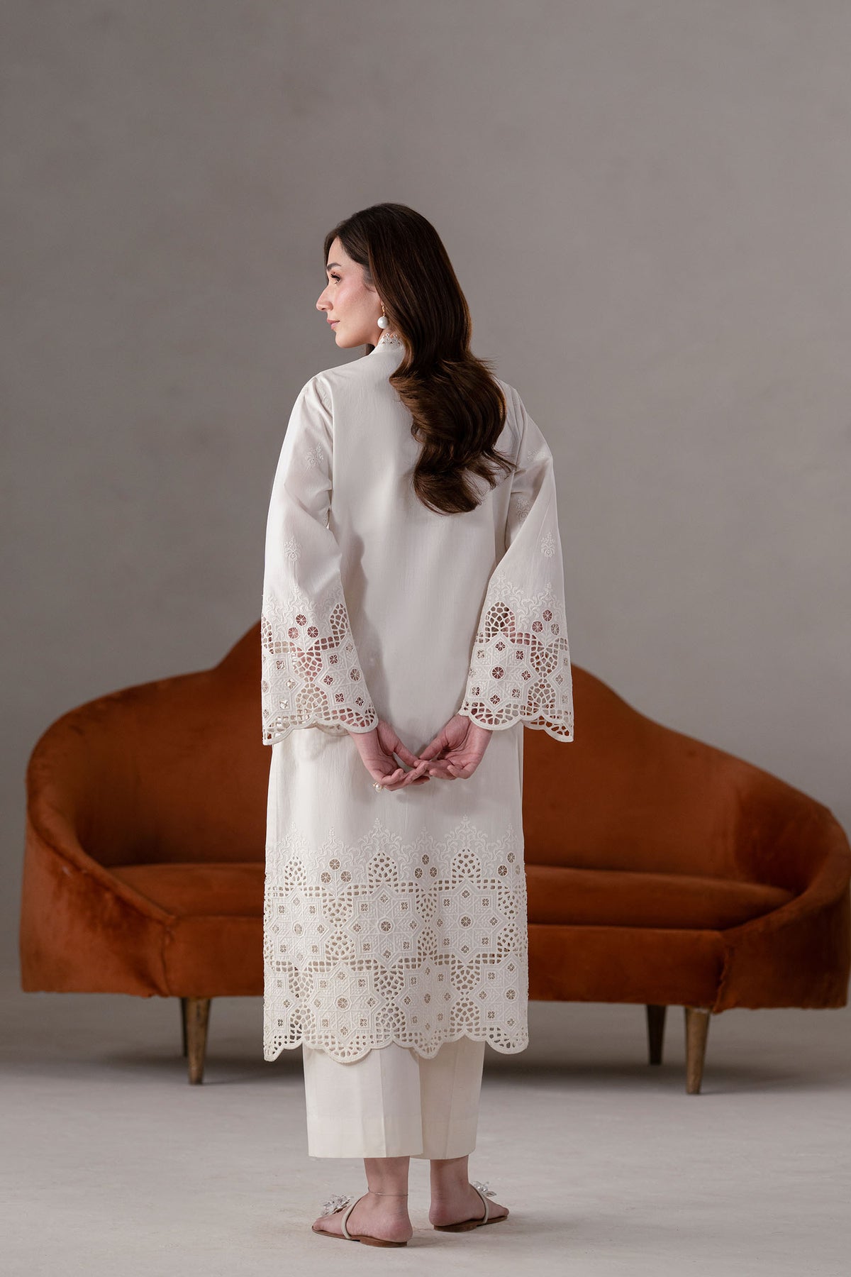 Akbar Aslam Ecru embroidered neckline detail