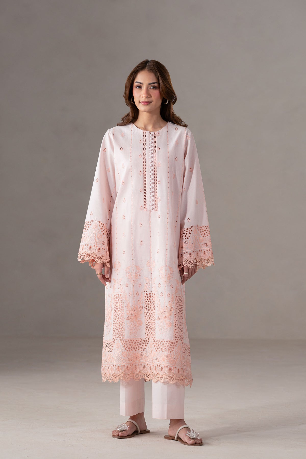 Model wearing Akbar Aslam Eloura long shirt & trousers