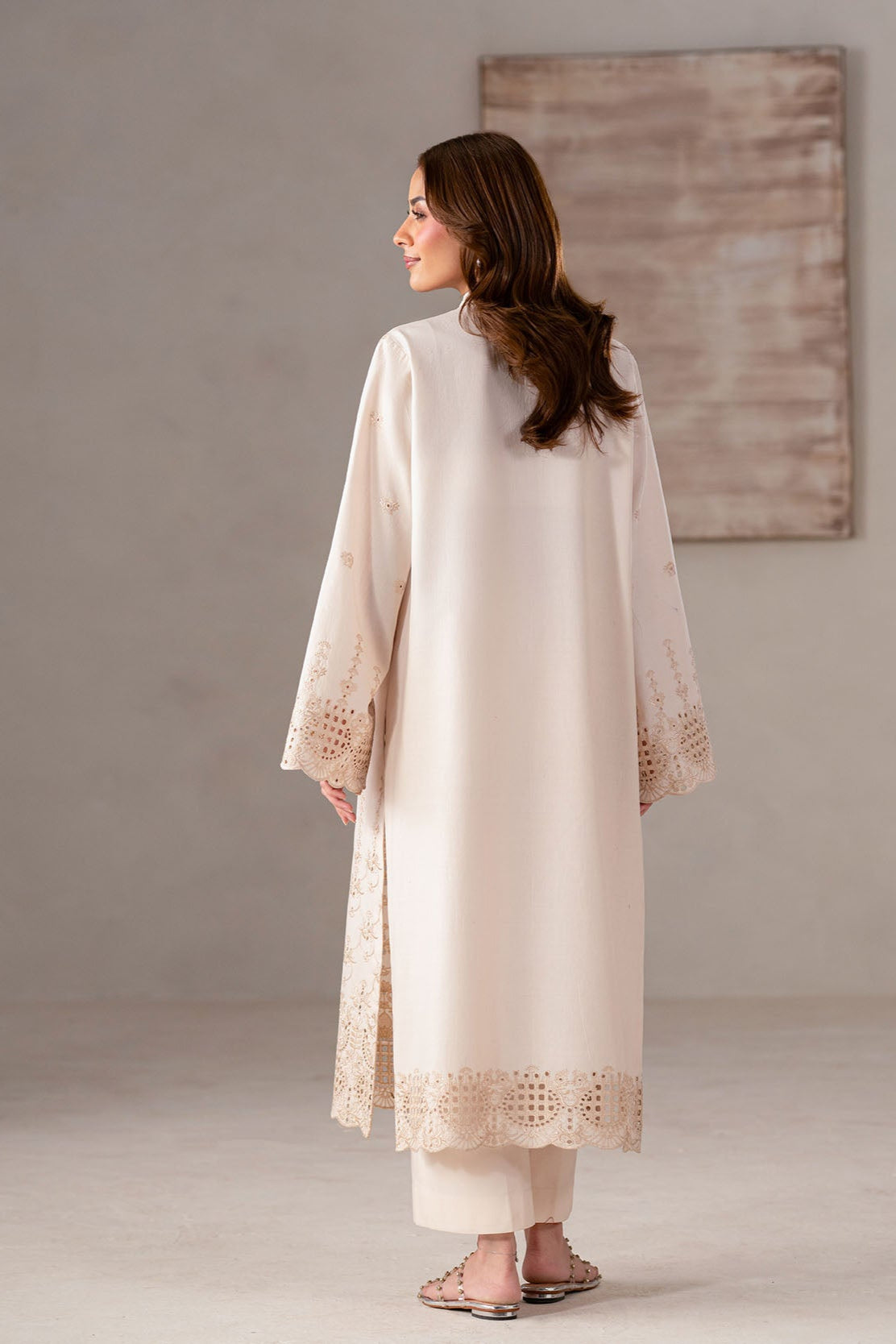 Akbar Aslam Ivra embroidered neckline detail