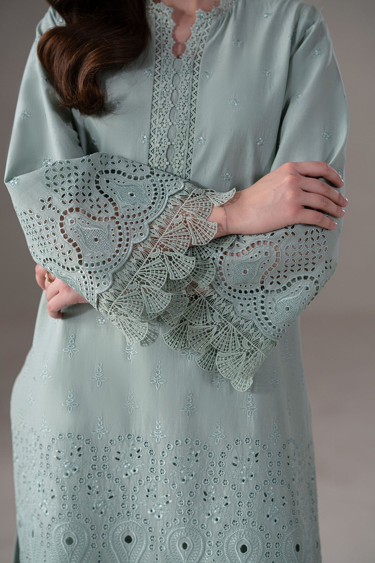 Akbar Aslam Mireve dupatta border detail