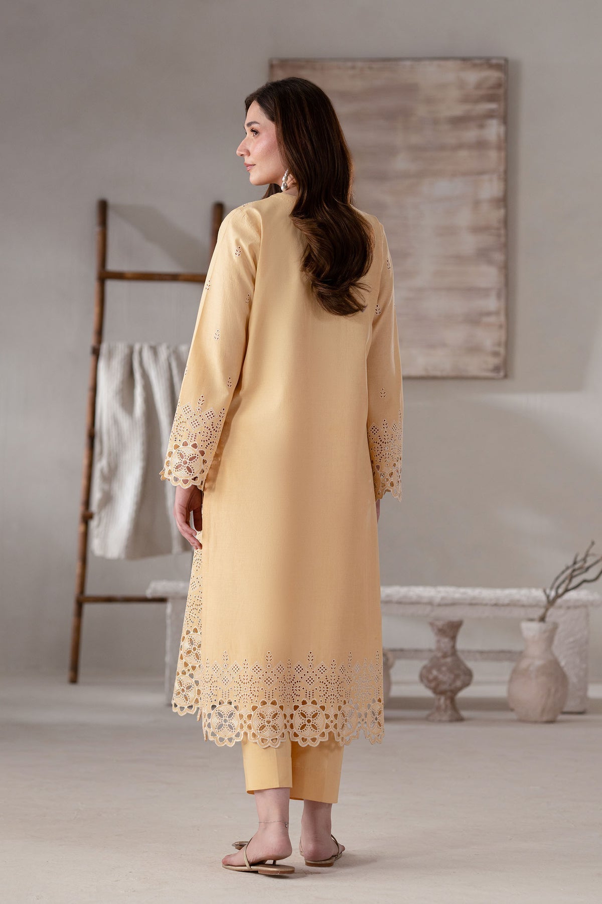 Akbar Aslam Olen embroidered neckline detail