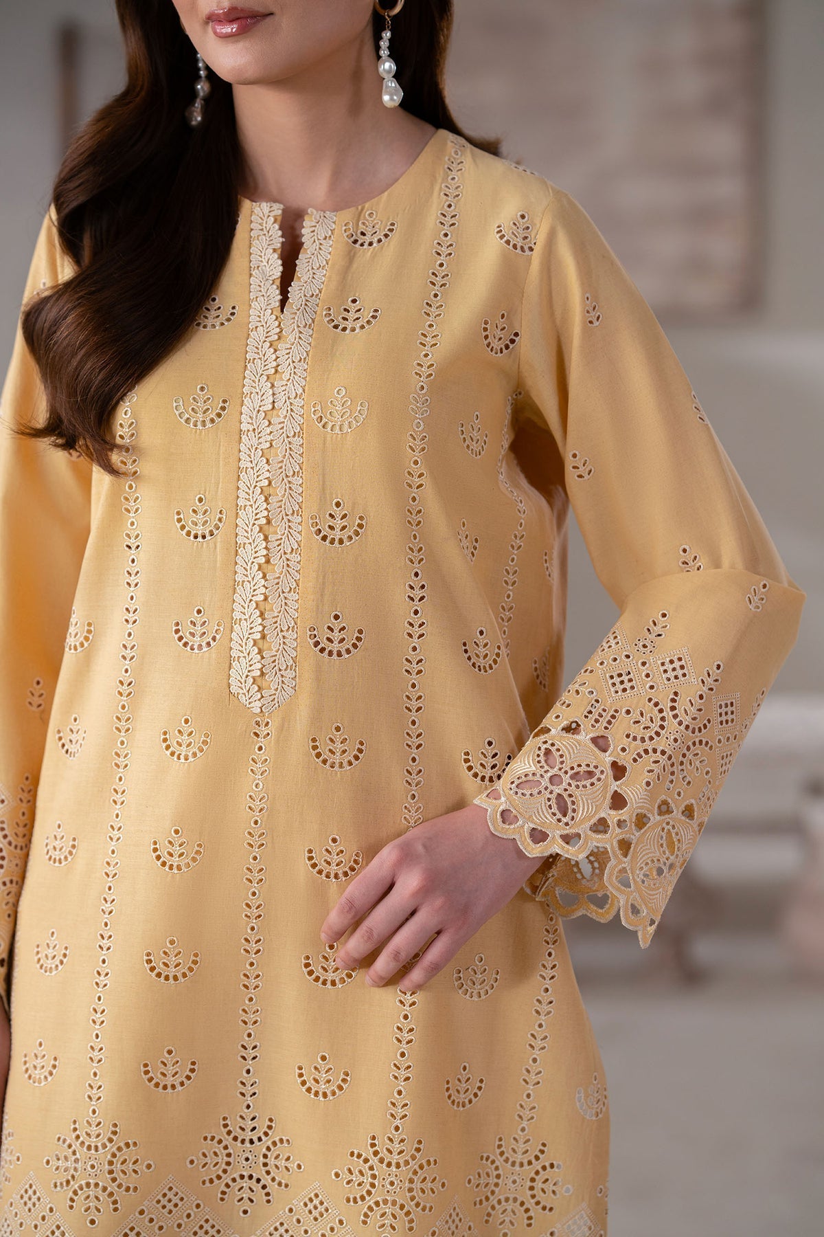 Akbar Aslam Olen dupatta border detail