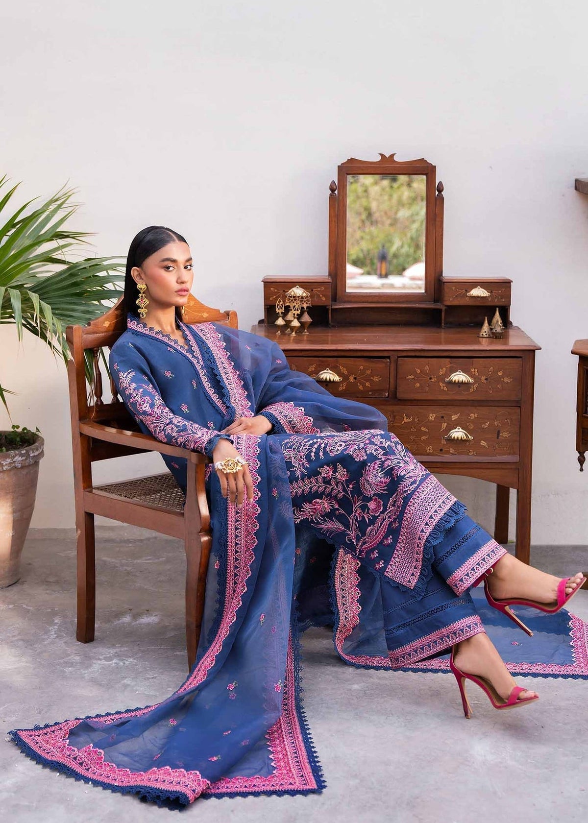 Akbar Aslam REVERIE embroidered neckline detail