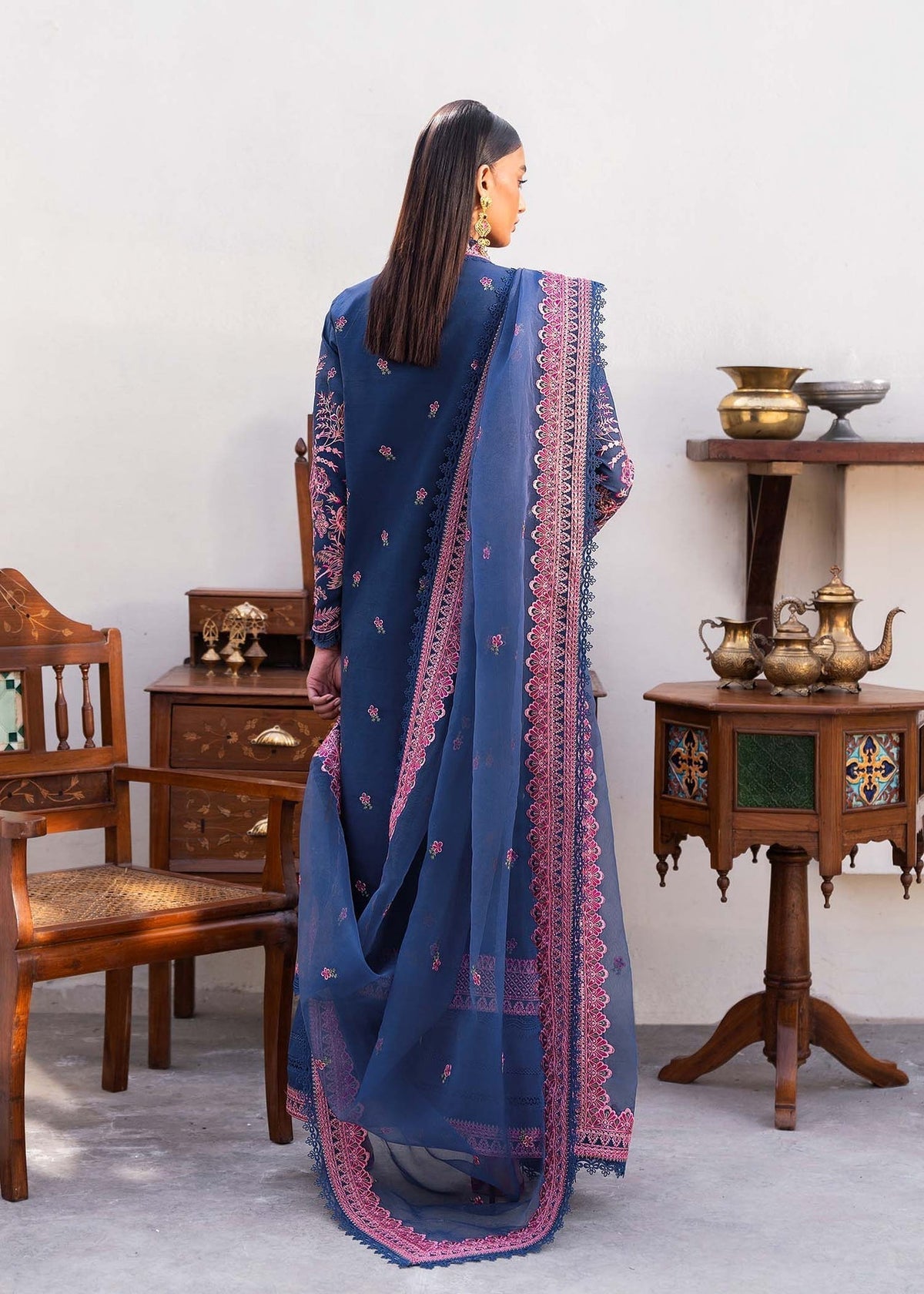 Akbar Aslam REVERIE dupatta border detail