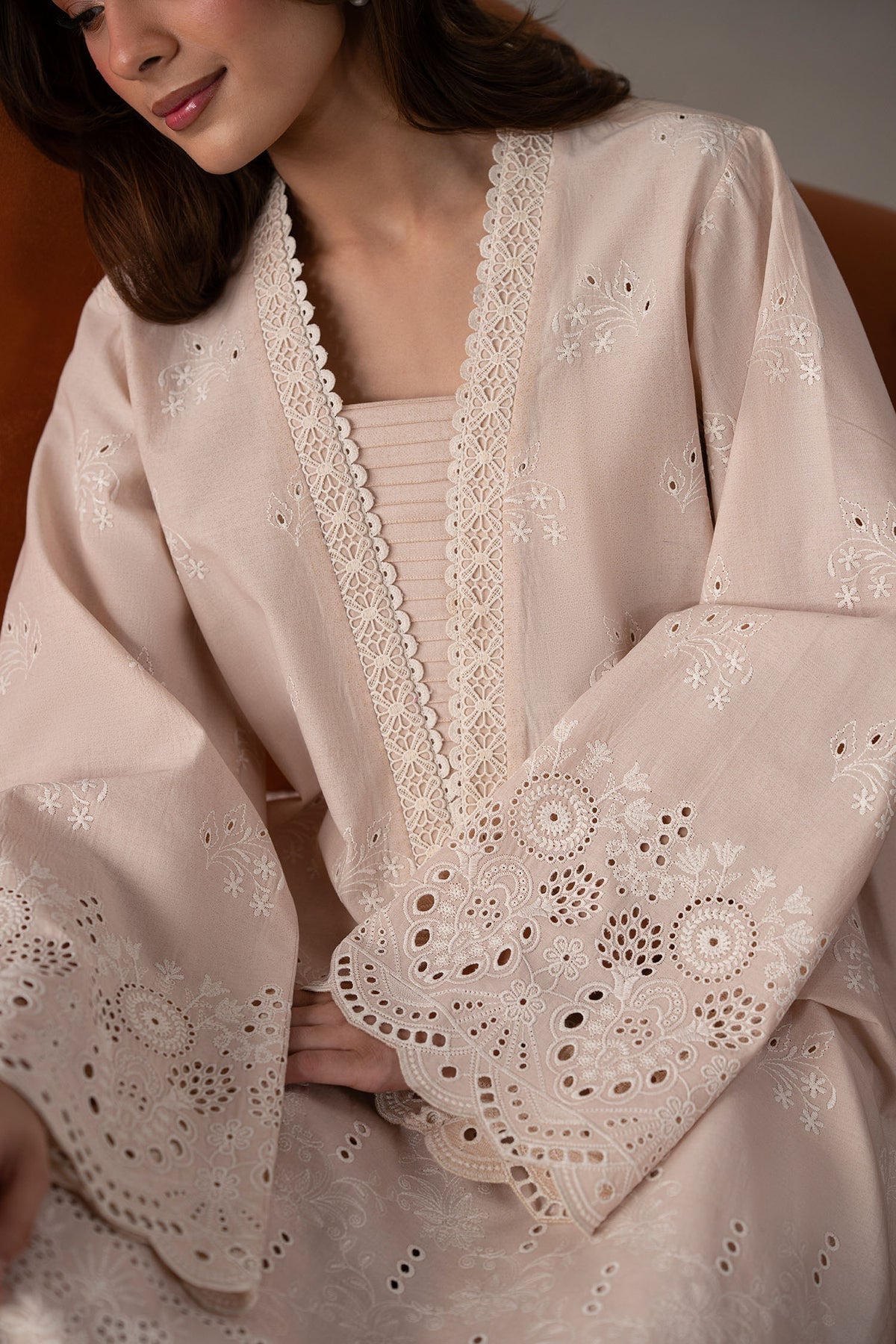 Akbar Aslam Zira dupatta border detail