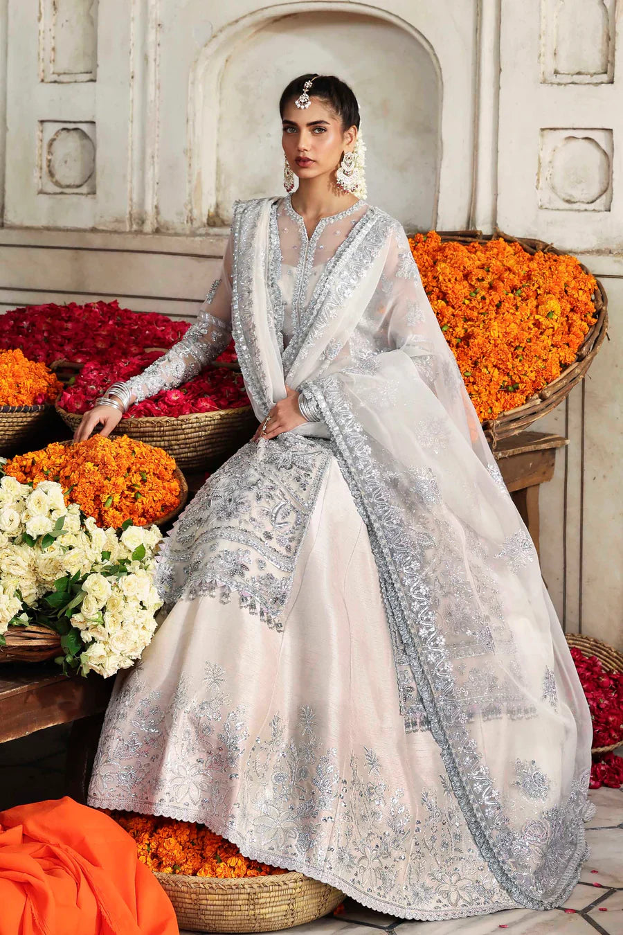 Akbar Aslam Safina embroidered neckline detail
