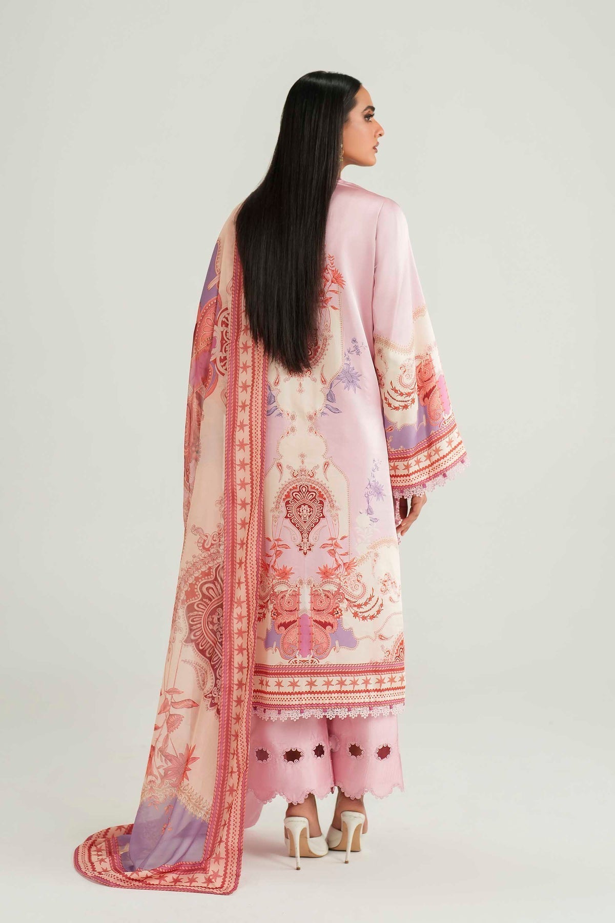 Akbar Aslam Blush embroidered neckline detail