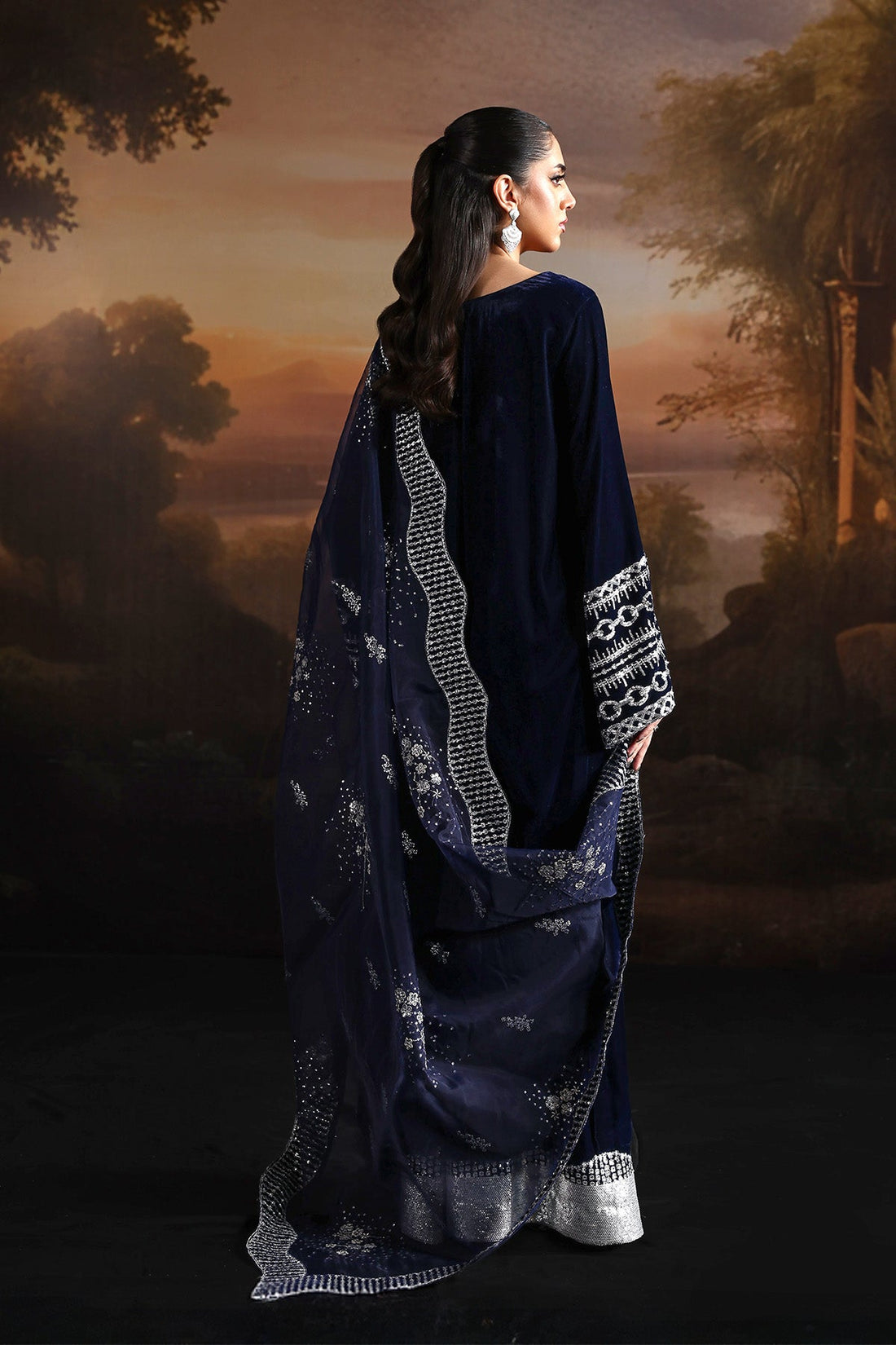 Alizeh | Lamour 25 | AF-VLT-2208-Velvetine - House Of Hania