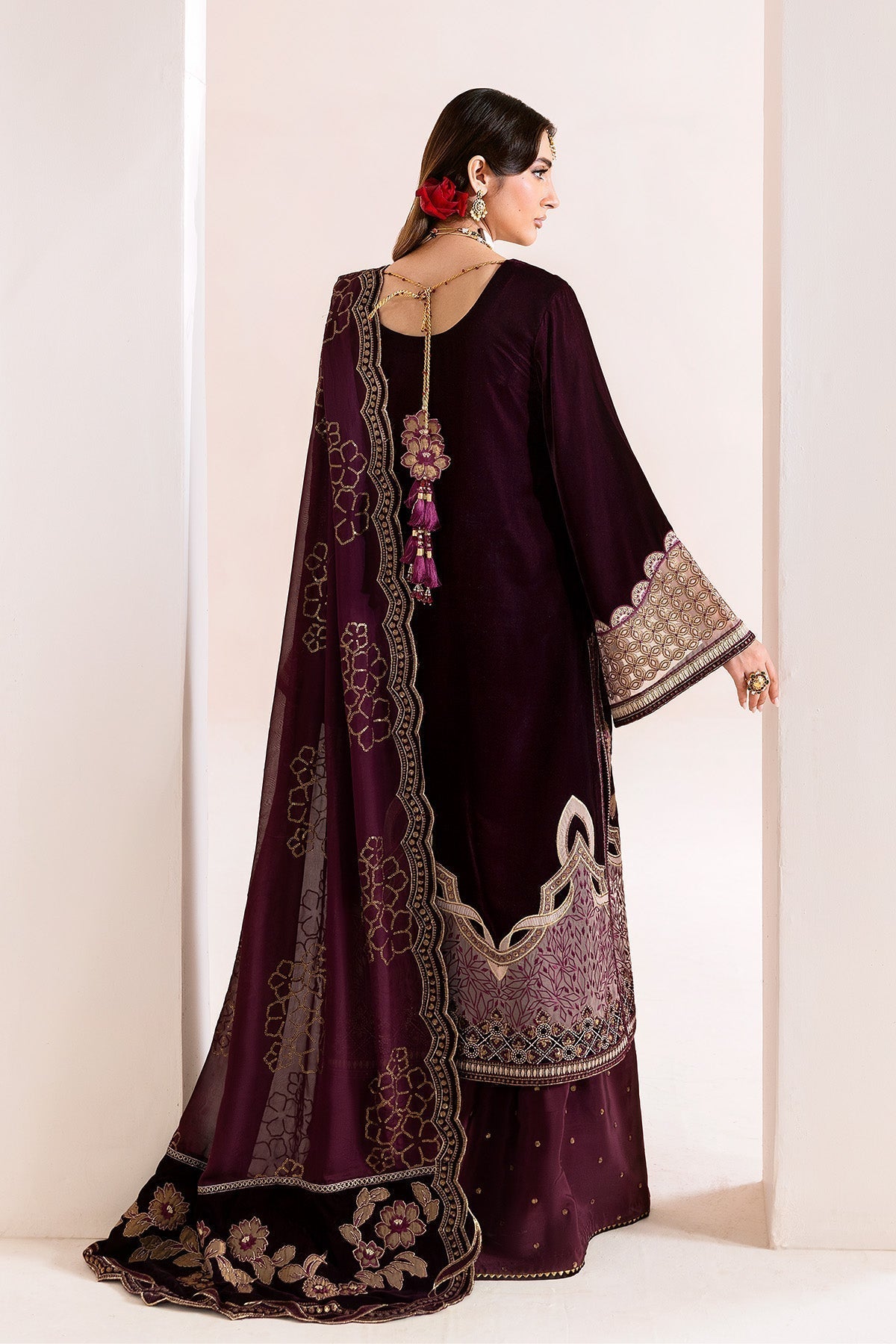 Alizeh | Makhmal Luxury Velvet Edit | Mehree - House Of Hania