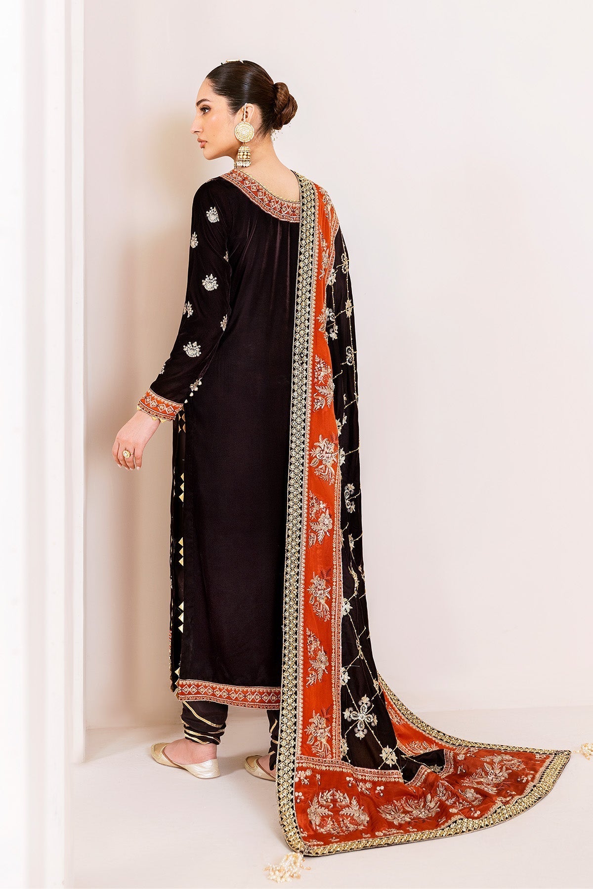 Alizeh | Makhmal Luxury Velvet Edit |Sabaat - House Of Hania