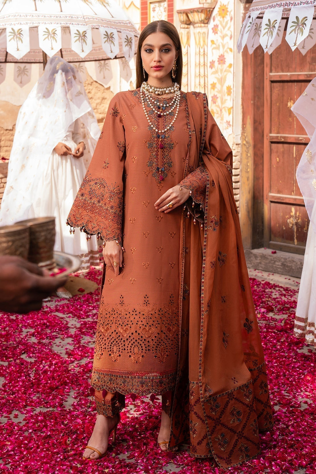 Alizeh | Rawayat Luxury Lawn 24 | Manat - House Of Hania