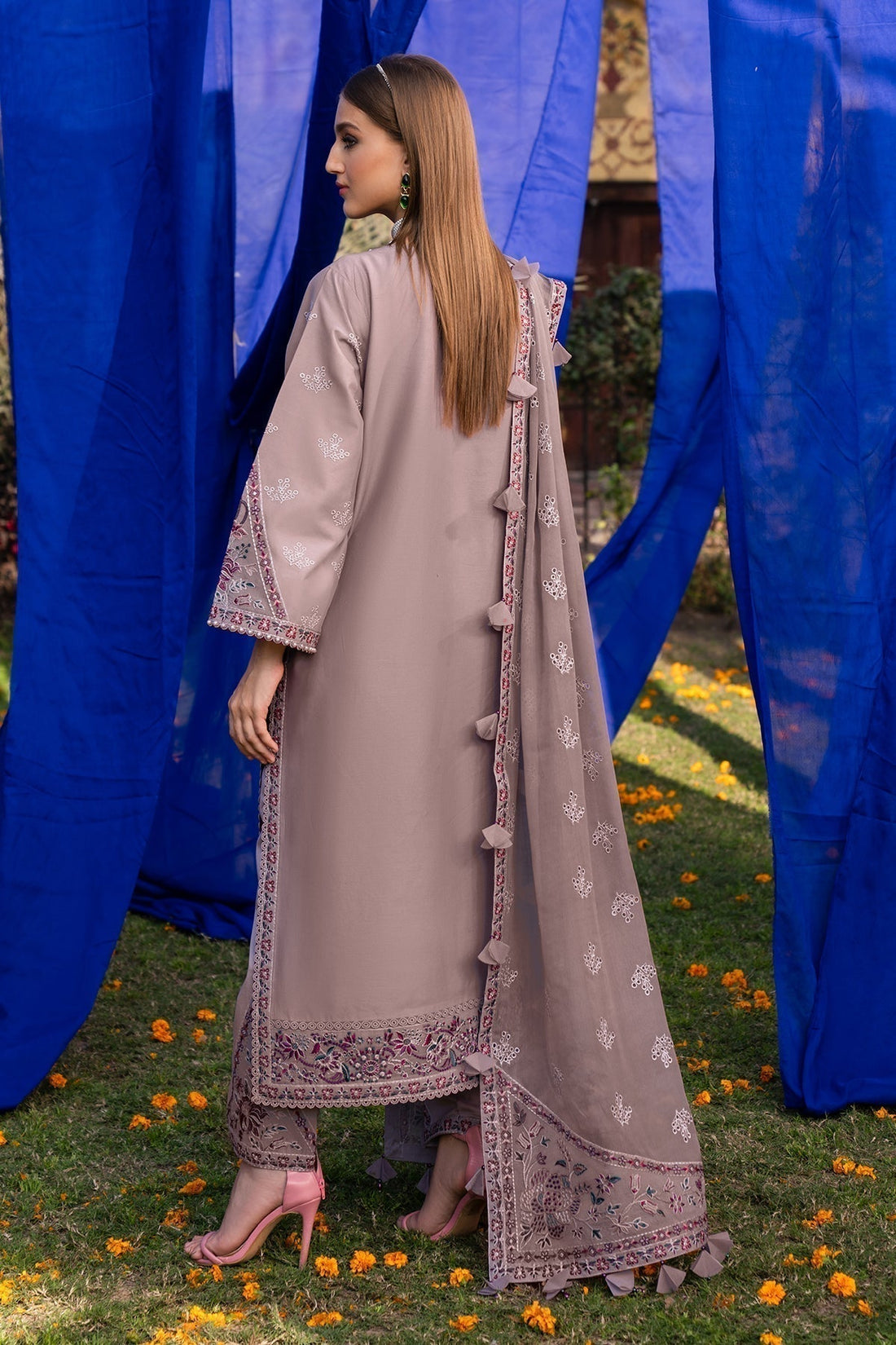 Alizeh | Rawayat Luxury Lawn 24 | Meraat - House Of Hania