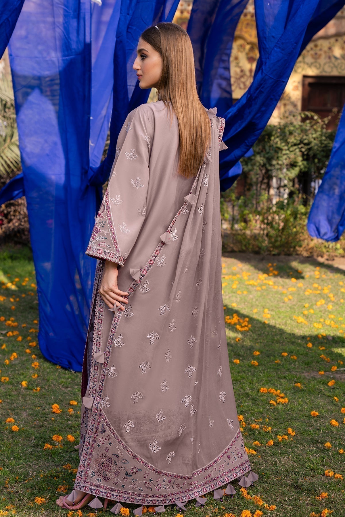 Alizeh | Rawayat Luxury Lawn 24 | Meraat - House Of Hania