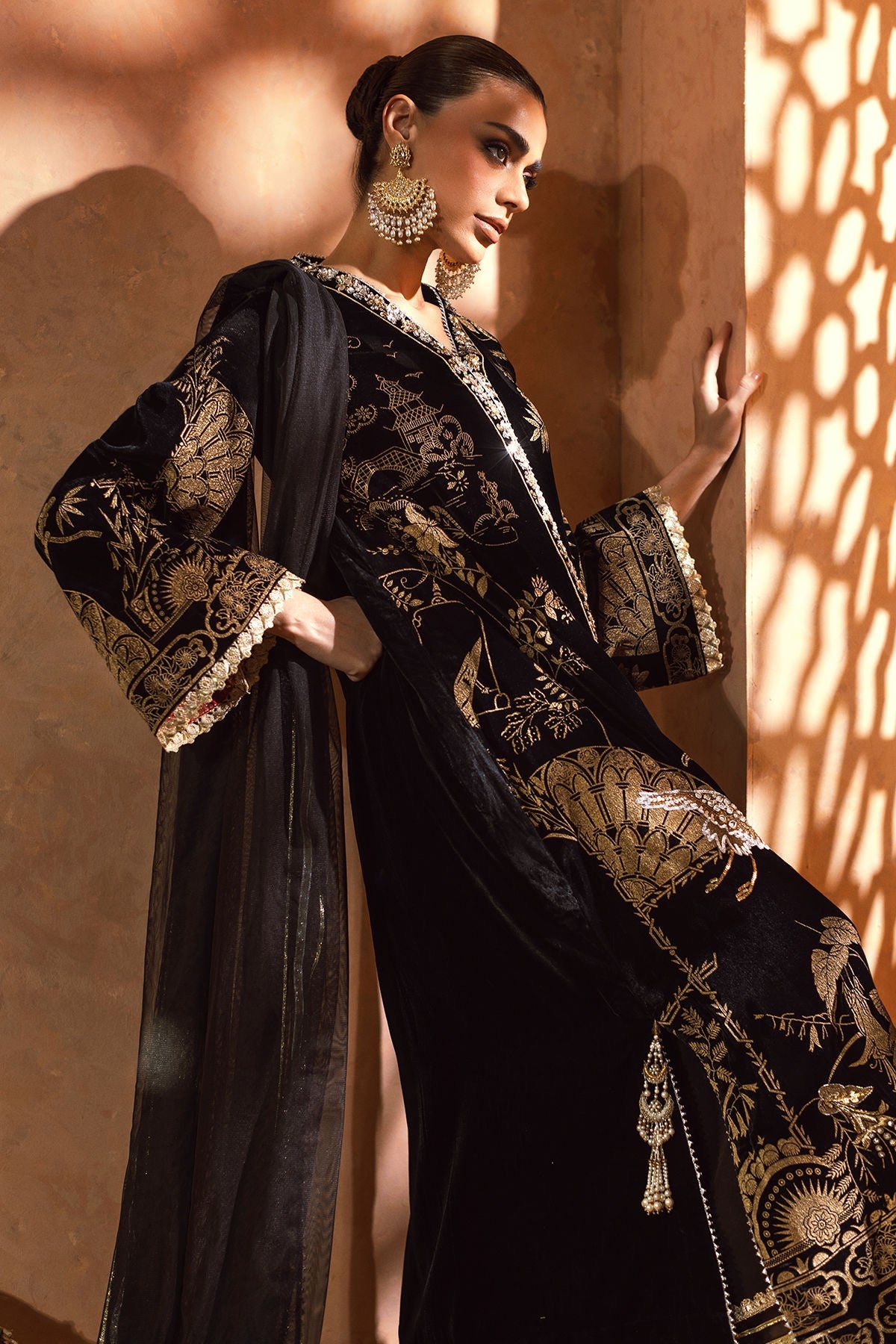 Annus Abrar | Mirha Winter Velour | Bareeza (Shirt, Pants and Dupatta) - House Of Hania