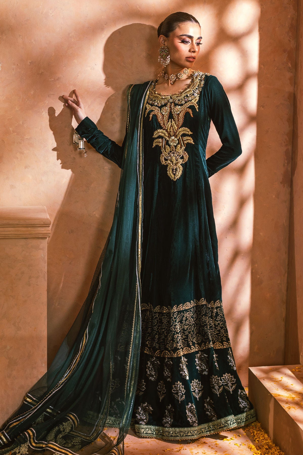 Annus Abrar | Mirha Winter Velour | Nirma Kalidar (Kalidar, Pants and Dupatta) - House Of Hania