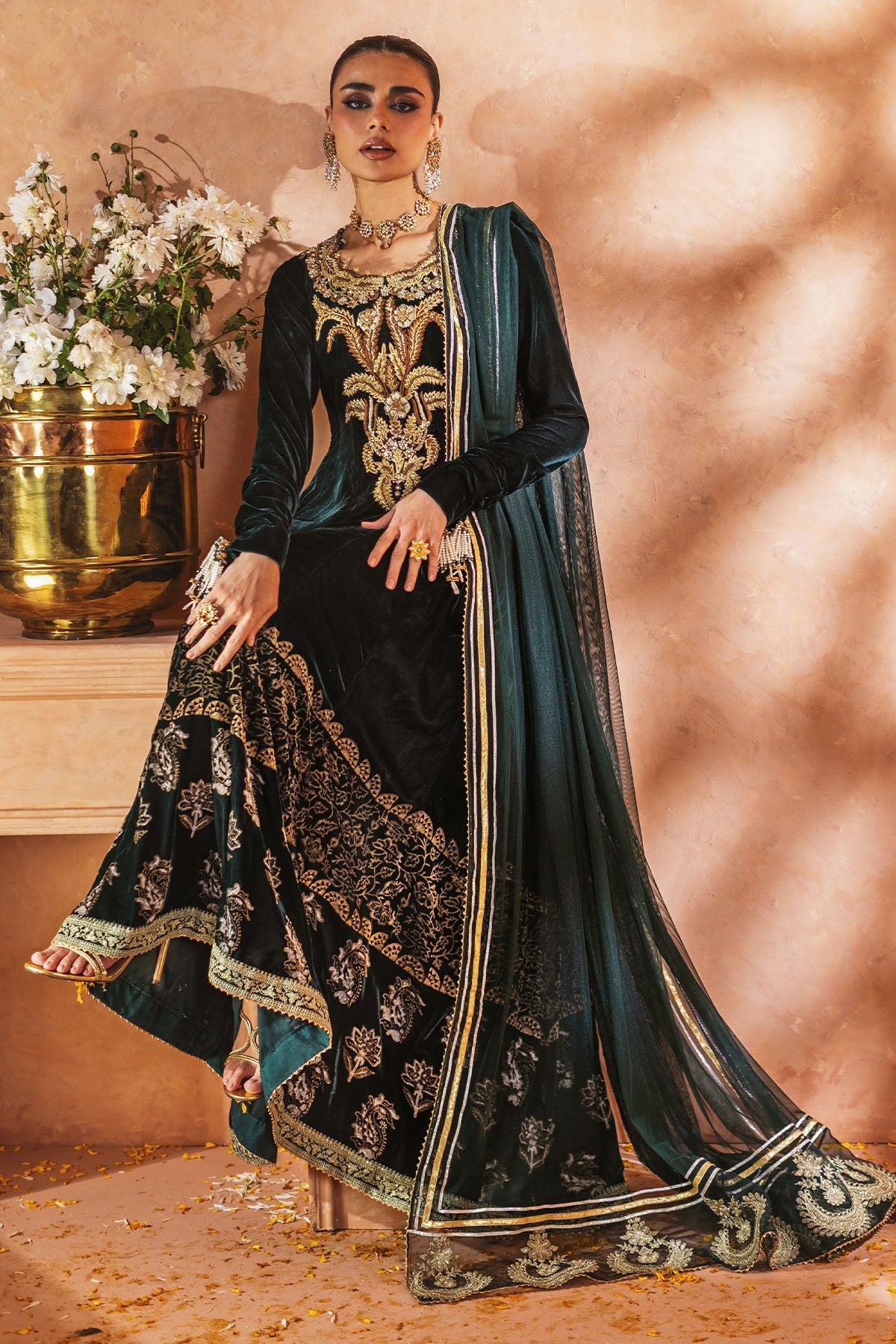 Annus Abrar | Mirha Winter Velour | Nirma Kalidar (Kalidar, Pants and Dupatta) - House Of Hania