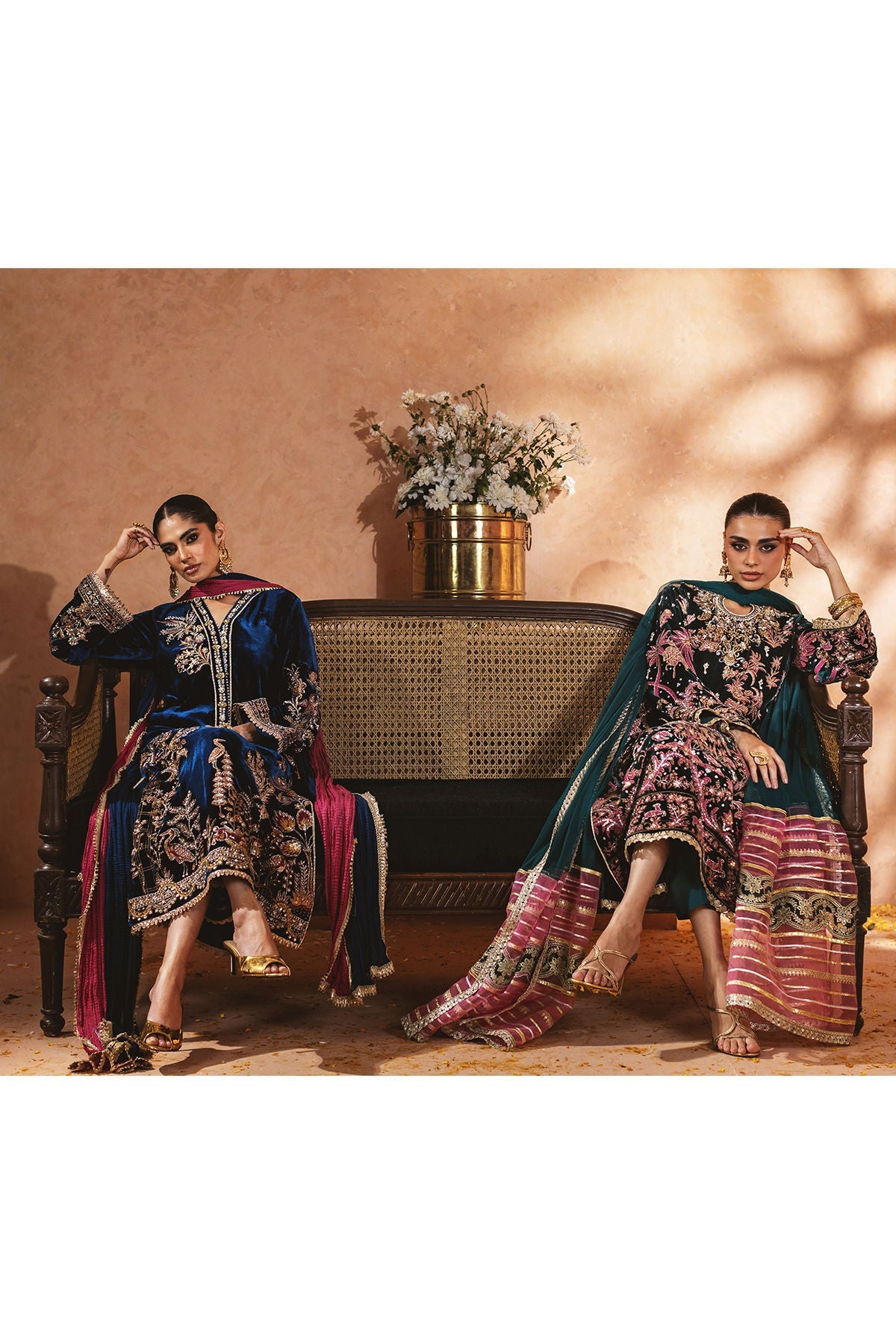 Annus Abrar | Mirha Winter Velour | Rushma (Shirt, Pants and Dupatta) - House Of Hania