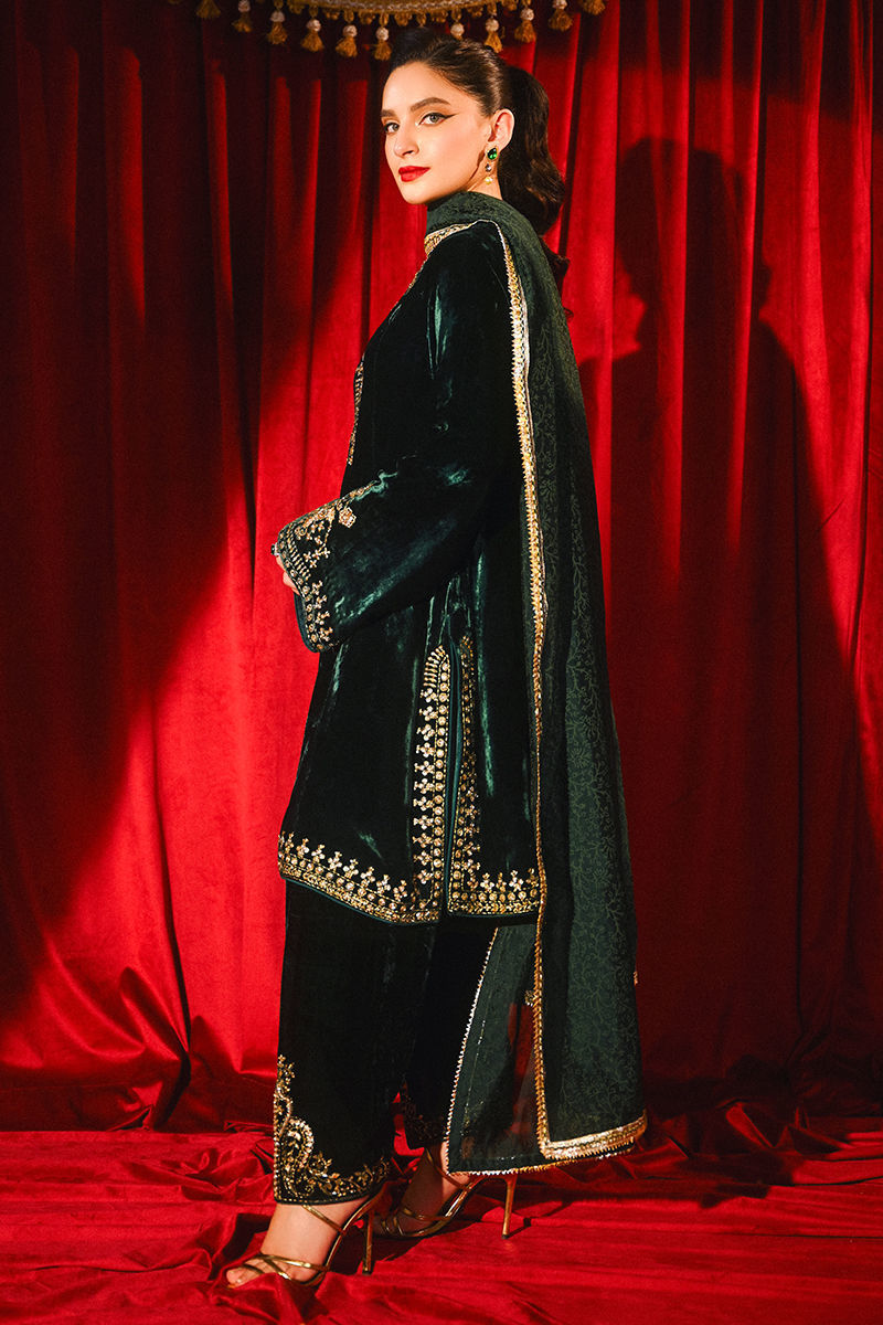 Ansab Jahangir | So Hot Luxury Velvets | Taliah - House Of Hania