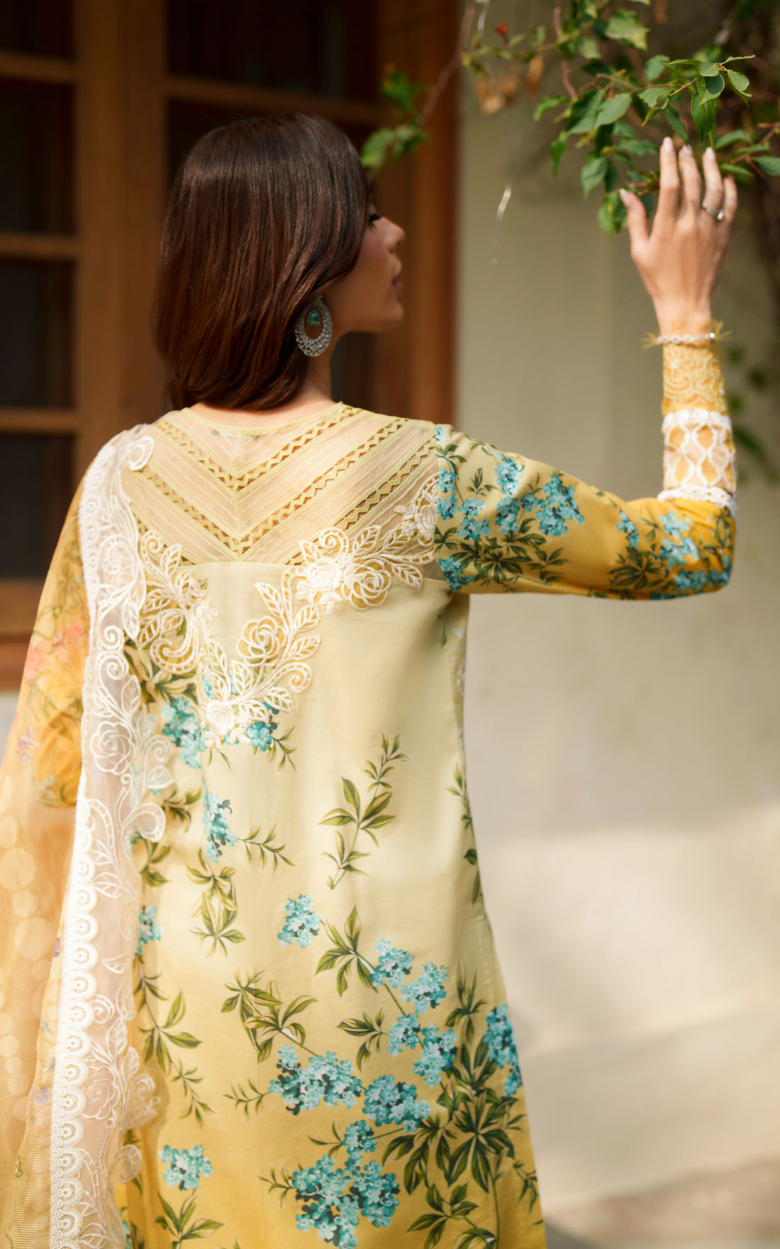 Asifa and Nabeel | Versa Luxury Lawn 26 | Sovereign Lace VUL26-02 - House Of Hania