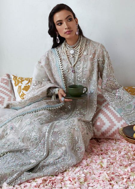 Ava - House Of Hania