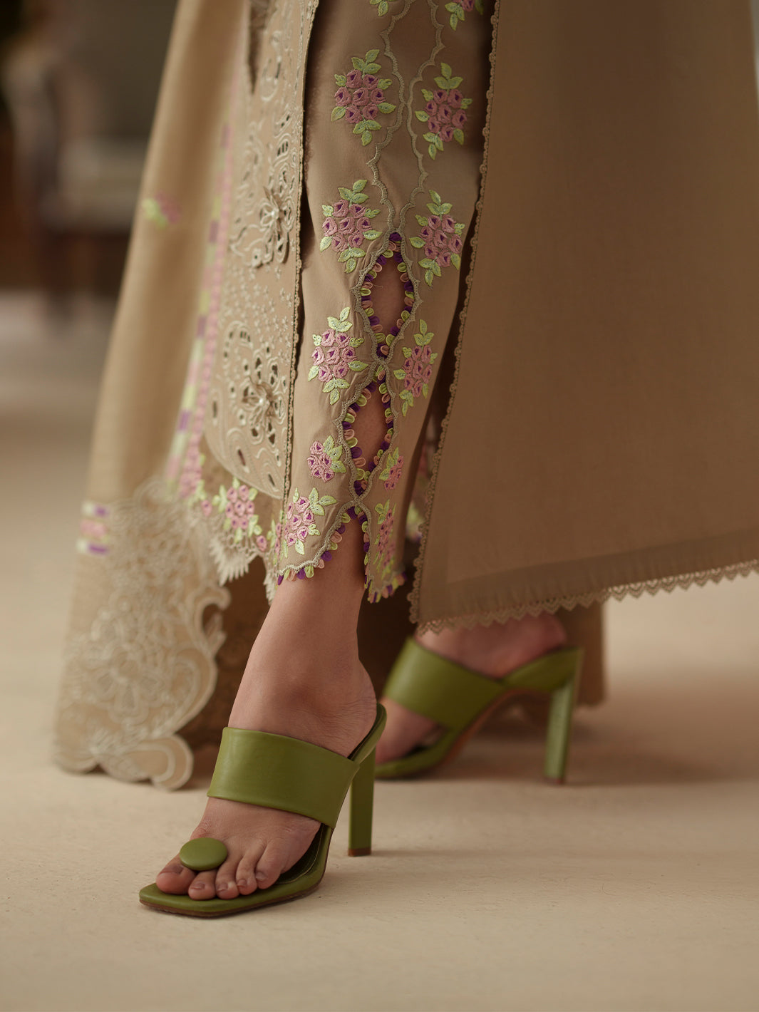 Bin Ilyas | Mashriq Luxury Lawn 26 | D-113-A - House Of Hania