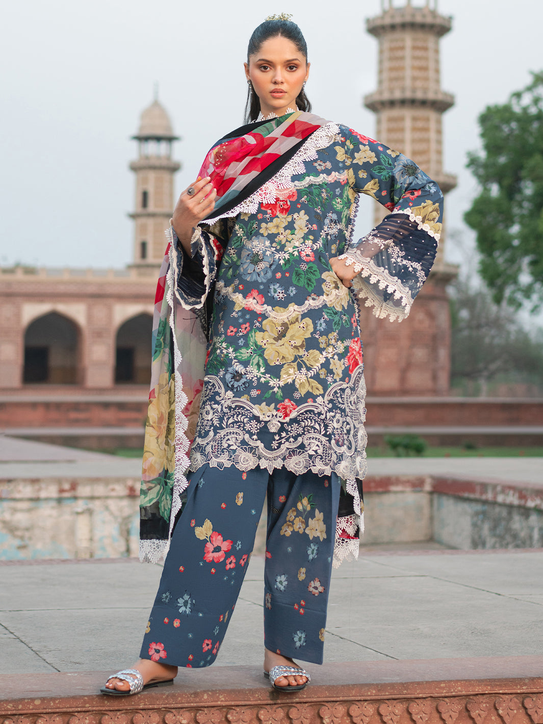 Bin Ilyas | Naqsh Naaz Luxury Lawn 25 | 2081 - B - House Of Hania